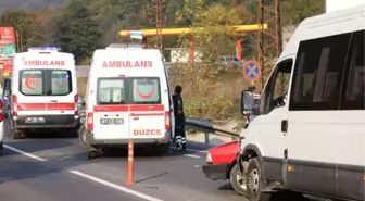 Düzce'de Yolcu Minibüsü Otomobille Çarpıştı: 7 Yaralı