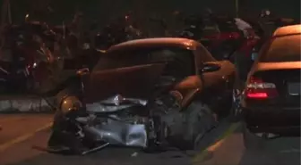 Bağdat Caddesi'nde Lüks Otomobil Yayaların Arasına Daldı: 2 Yaralı