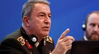 Hulusi Akar, Rakka'da Açılan Öcalan Posteri İçin ABD'ye Rest Çekti: Türkiye İzin Vermez