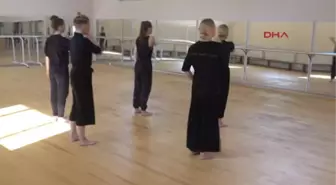 İzmir'de Öğrendiği Türk Halk Oyunları, Hayatının Akışını Değiştirdi