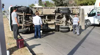 Devrilen Kamyonundan Sızan Yakıtı Bidona Doldurdu