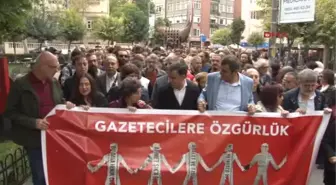 Kadıköy'de 'Tutuklu Gazetecileri İçin Özgürlük' Yürüyüşü