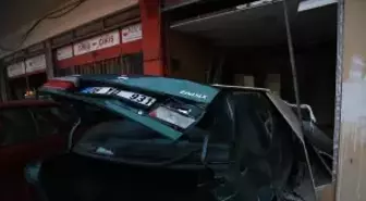 Direksiyon Başında Kalp Krizi Geçirdi, Otomobille Dükkana Girdi