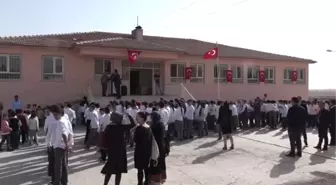 Kızılay, Modacı Hakan Akkaya'nın Desteğiyle İhtiyaç Sahibi Öğrencilere Yardım Yaptı