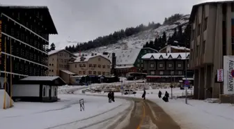 Uludağ'a Kar Erken Yağdı Vatandaşlar Kar Özlemini Yiyerek Giderdi