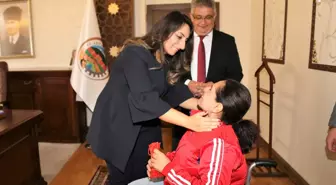 Aksaray Valisi Pekmez Sporcuları Tebrik Etti