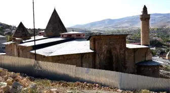 Anadolu'nun El Hamrası' Ulu Camii'de Restorasyon Sürüyor