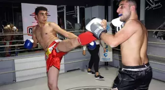 Ataşehir'de Kickboks ve Boks Gecesi Gerçekleşti