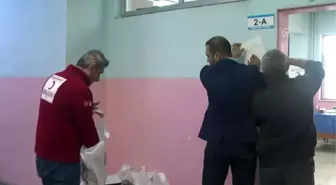 Siirt'te Bin Öğrenciye Giyim Yardımı