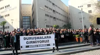 Bursa Barosu Üyeleri, Avukatlara Yönelik Saldırıları Protesto Etti