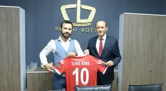 Serdar Doğru, İlyas Kaya'ya Patronlar Ligi Forması Verdi