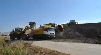 Siirt Havalimanı Pistinde Çalışmalar Sürüyor