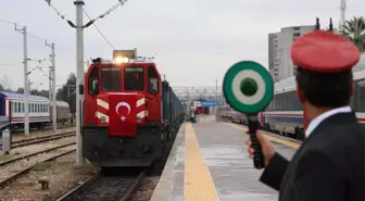 Demir İpek Yolunda İlk Tren 10 Saat Erken Geldi