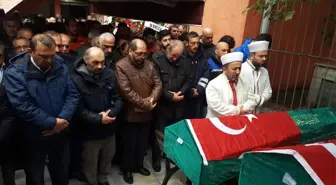 Şile'de Batan Gemiden Cesetleri Çıkarılan Baba ve Oğlu Toprağa Verildi