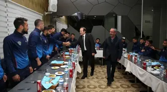 Vali Pehlivan, Bayburt Grup Özel İdare Futbolcularını Akşam Yemeğinde Ağırladı