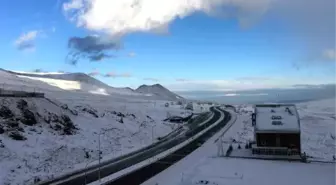 Erciyes Beyaza Büründü