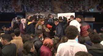 Şafak Sezer Hayranlarıyla Buluştu