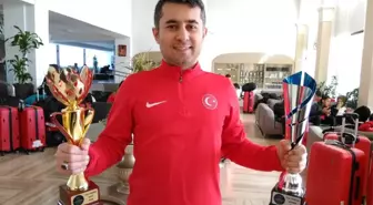 Taekwondo Milli Takımı ve Ayvalıklı Milli Antrenör Sersan Yurda Döndü