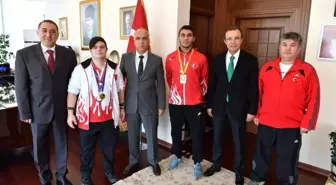 Vali Karahan Şampiyon Sporcuları Ağırladı