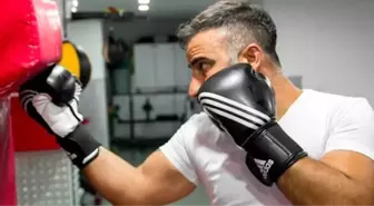 Dünya Kickboks Şampiyonu, Evinde Silahını Temizlerken Kendini Vurdu