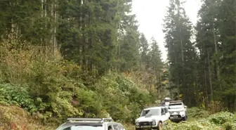 Karadeniz'de Zor Yolları Aşıp Doğayı Keşfediyorlar