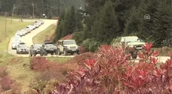 Karadeniz'de Zor Yolları Aşıp Doğayı Keşfediyorlar