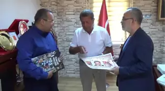 Oktay Gürsel, 'Kilink' Kıyafetini Adana Sinema Müzesine Bağışladı