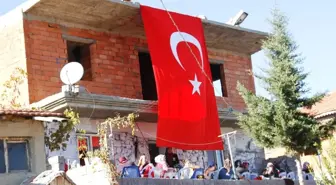 Şehit Evinin Önüne Dev Bayrak Direği Dikilecek