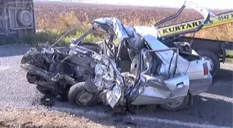 Sera İşçilerini Taşıyan Minibüs Otomobille Çarpıştı: 2 Ölü, 3'ü Ağır 18 Yaralı