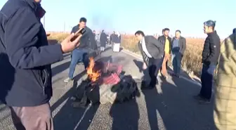 3 Kişinin Öldüğü Yolu Trafiğe Kapatıp Lastik Yaktılar