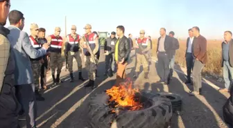 3 Kişinin Öldüğü Yolu Trafiğe Kapatıp Lastik Yaktılar