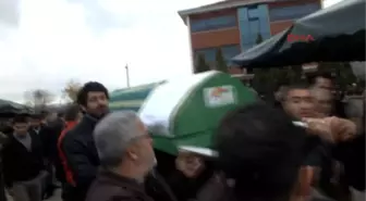 Sakarya Boşandığı Eşinin Öldürdüğü Kadın ile Babası Toprağa Verildi