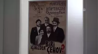 Seyirci Gelmeyince 'Evde Tiyatro'Ya Başladı