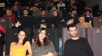 Sinemaseverler 'Yanlış Anlama' Filmini, Oyuncularıyla Venezia Cinens'te İzledi