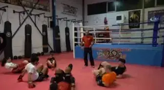 Berlin'de Türk Spor Hocası Çocuklarının Gözü Önünde Darp Edildi