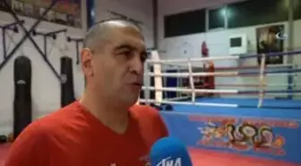 Berlin'de Türk Spor Hocası Çocuklarının Gözü Önünde Darp Edildi