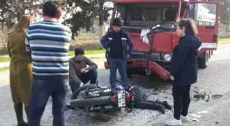 Kamyona Çarpan Motosiklet Sürücüsü, Ağır Yaralandı