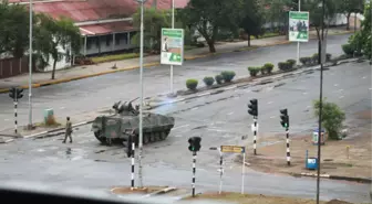 Ordu Yalanladı Ama Zimbabve'de Tanklar Başkentte, Cumhurbaşkanı Gözaltında