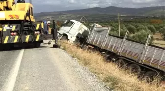 Şarampole Yuvarlanan Tırın Şoförü Yaralandı