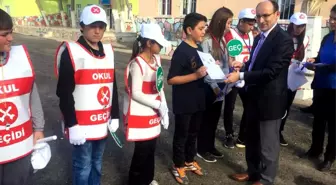 Söke'de Okul Geçit Görevlisi Öğrenciler İş Başında