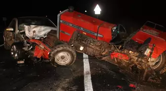 Konya'da Otomobil Traktörle Çarpıştı: 2 Yaralı