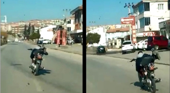 Yatarak Motosiklet Kullanan Genç Yürekleri Ağızlara Getirdi
