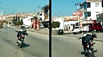 Yatarak Motosiklet Kullanan Genç Yürekleri Ağızlara Getirdi
