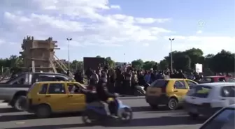 Burgiba Heykelinin Kente Dikilecek Olması Protesto Edildi