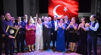 Güneyin İncisi' Ödülü Sunay Akın'a Verildi