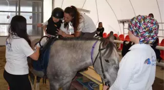 Cerebral Palsy'li Çocuklara At ile Terapi