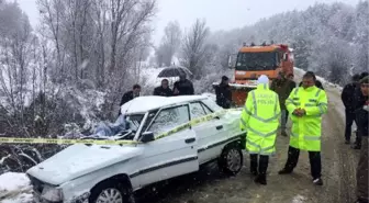 Kastamonu'da Otomobil, Kar Küreme Aracıyla Çarpıştı: 1 Ölü, 2 Yaralı