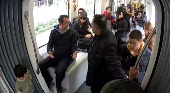 Tramvaydaki Sosyal Deney Kontrolden Çıkınca Az Daha Dayak Yiyecekti