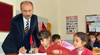 Bir Böbreğini Kızına Verdi, Tek Böbrekle Kendini Öğrencilerine Adadı