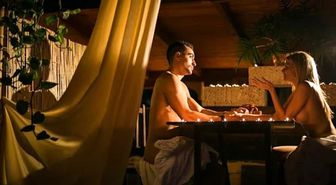Buraya Girerken Tüm Kıyafetlerinizi Vestiyere Bırakıyorsunuz! İlk Nudist Restoran Açıldı